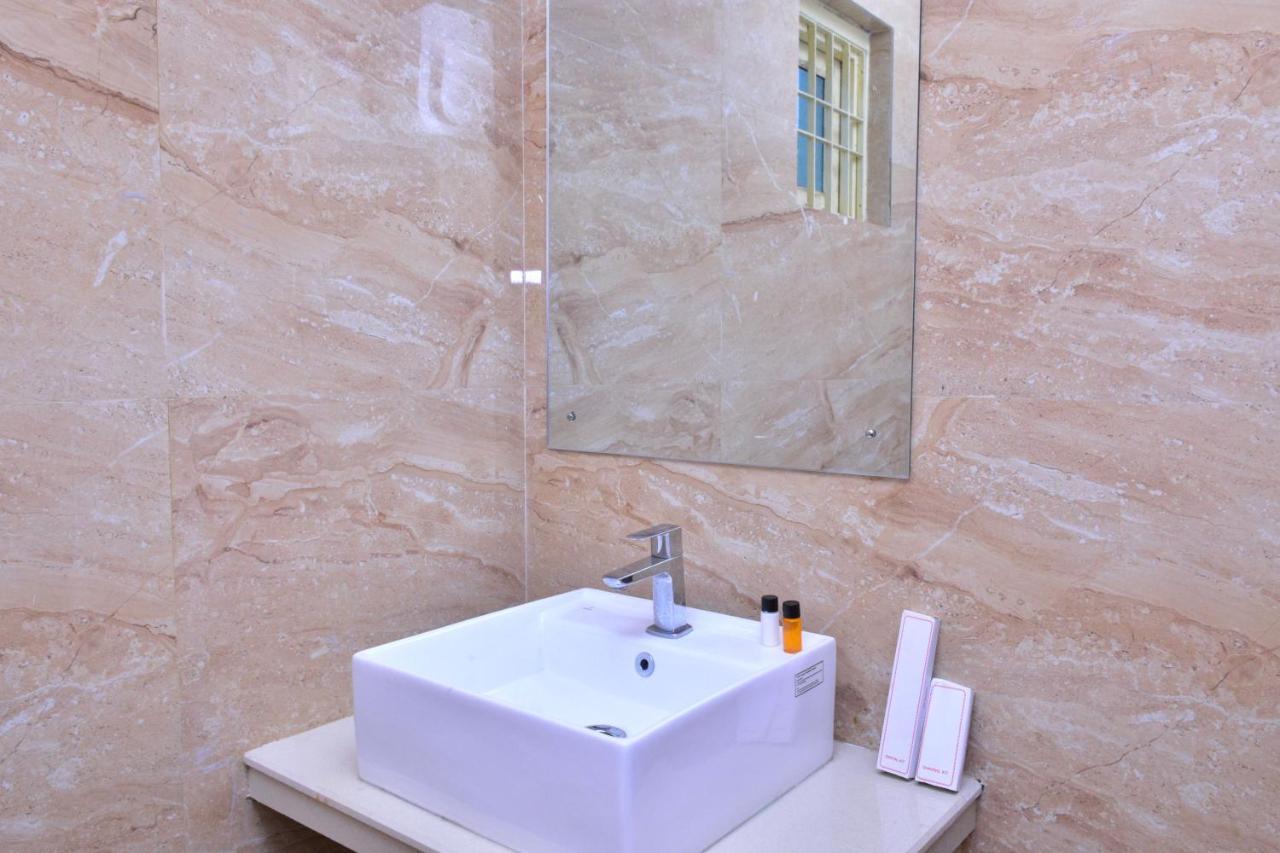Hotel Mid East Haridaspur Zewnętrze zdjęcie