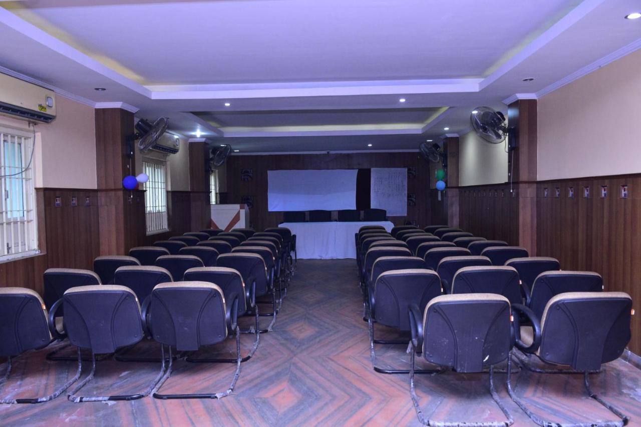 Hotel Mid East Haridaspur Zewnętrze zdjęcie