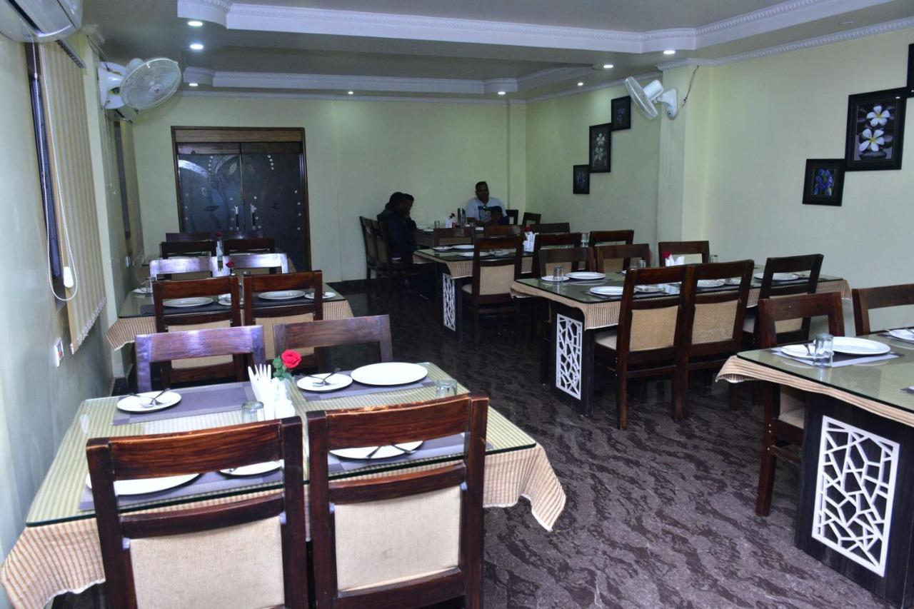 Hotel Mid East Haridaspur Zewnętrze zdjęcie